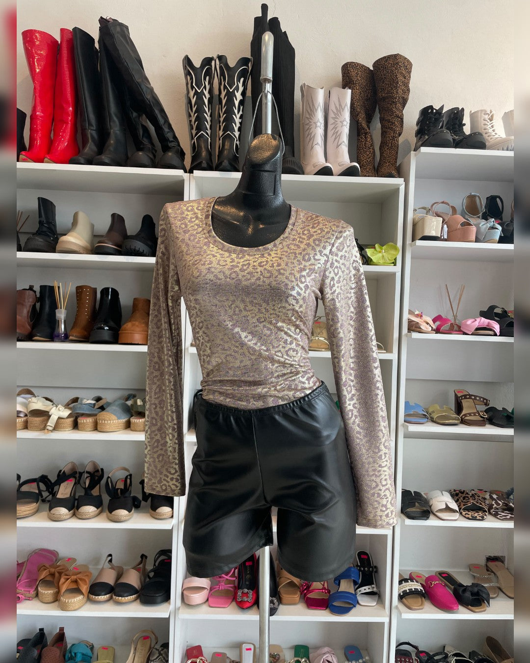 S0309 BLUSA ANIMAL PRINT DE MANGA LARGA ROSA CON ORO