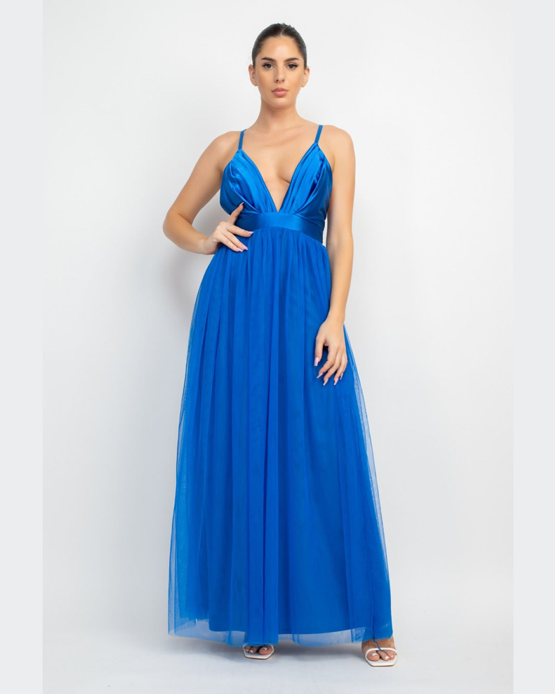 VESTIDO LARGO AZUL CON FALDA DE TULL Y COPAS DE SATIN, TIRANTE CRUZADO AJUSTABLE HMD13545A