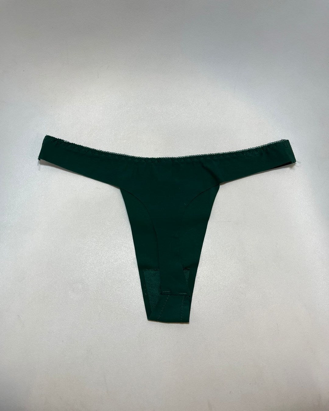 TANGA DE LICRA SIN COSTURA CON BRILLOS LOVE