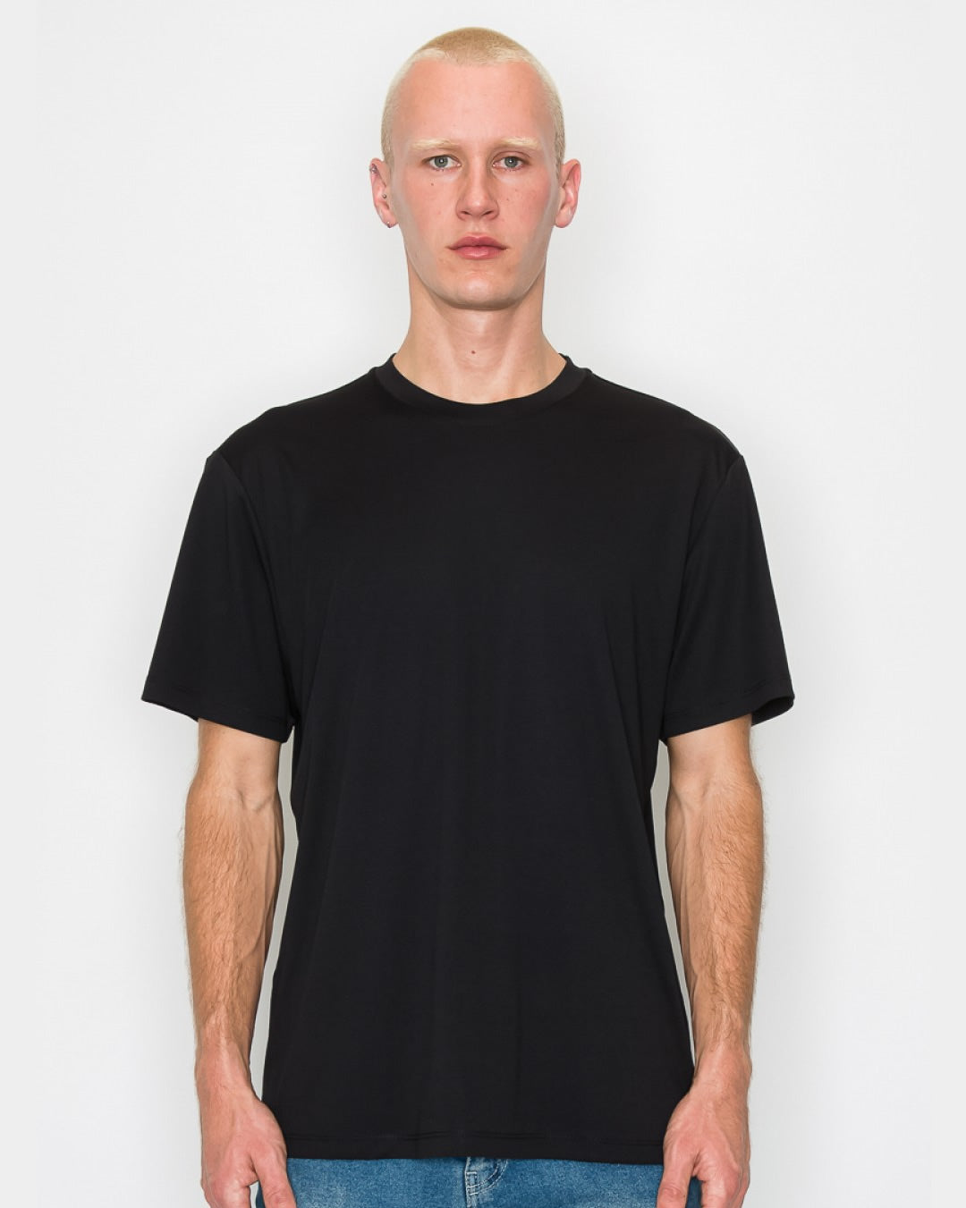 PLAYERA NEGRA LISA DE CABALLERO IMT01