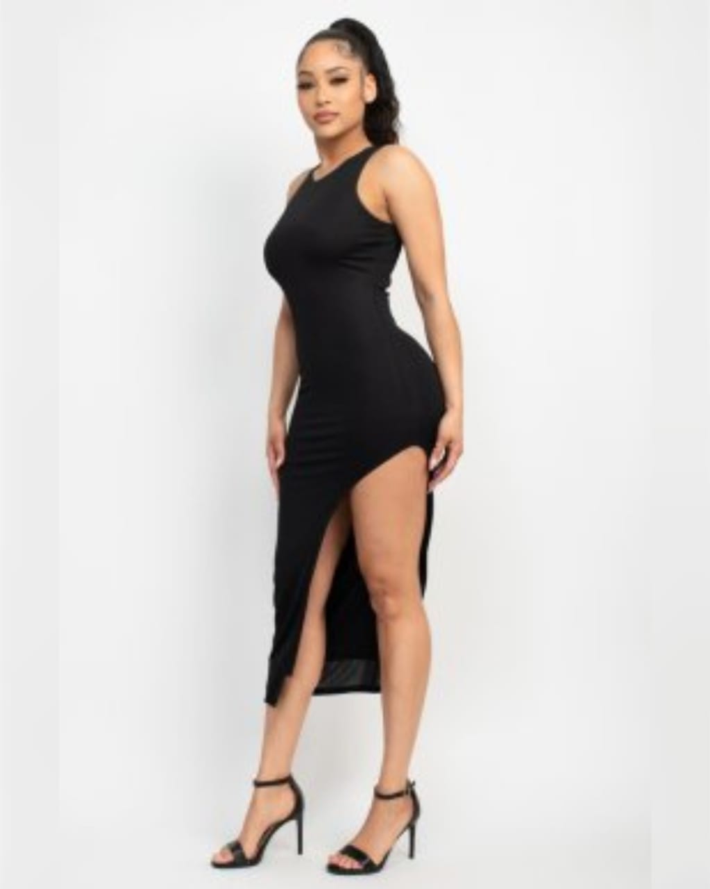 VESTIDO NEGRO CON ABIERTA SIN MANGA ID5447