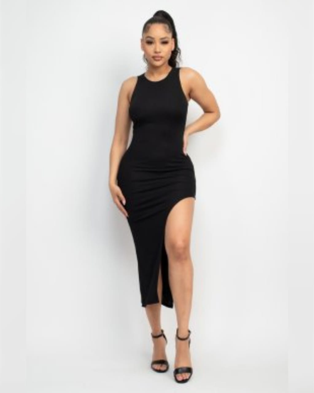 VESTIDO NEGRO CON ABIERTA SIN MANGA ID5447