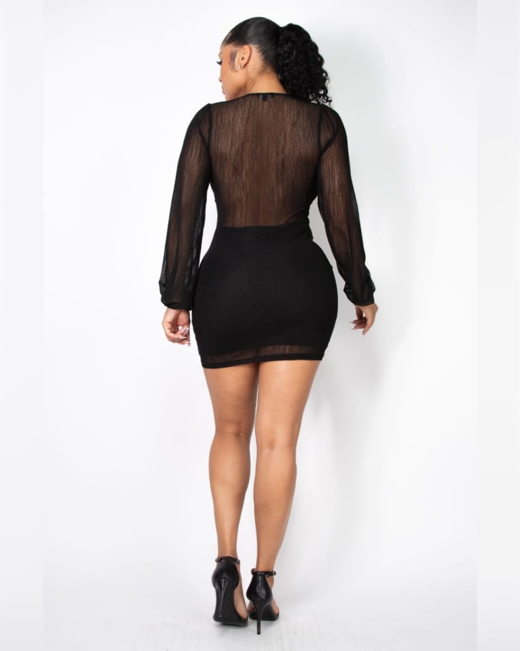 VESTIDO NEGRO CORTO CON TRANSPARENCIA, DE MANGA LARGA BD05643