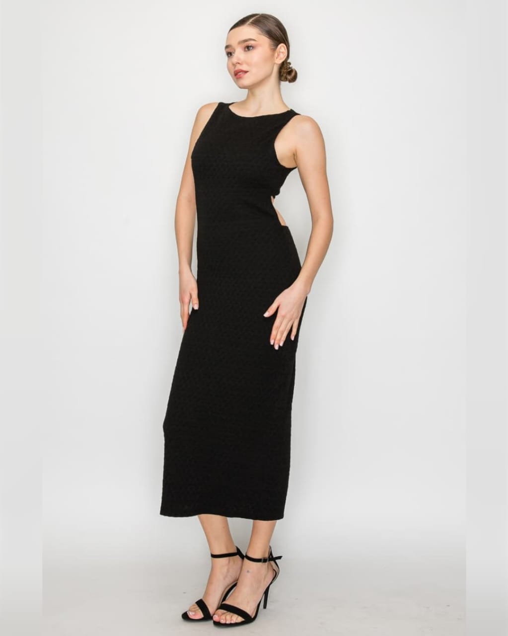 VESTIDO NEGRO MIDI CON ESPALDA SEMI DESCUBIERTA ID5865