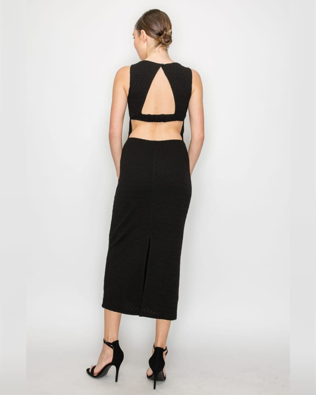 VESTIDO NEGRO MIDI CON ESPALDA SEMI DESCUBIERTA ID5865