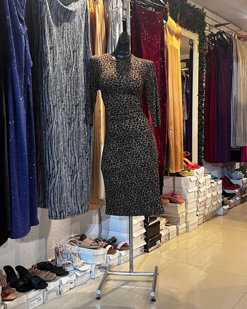 VESTIDO DE ANIMAL PRINT DE TELA TACTO ALGODÓN ACANALADO