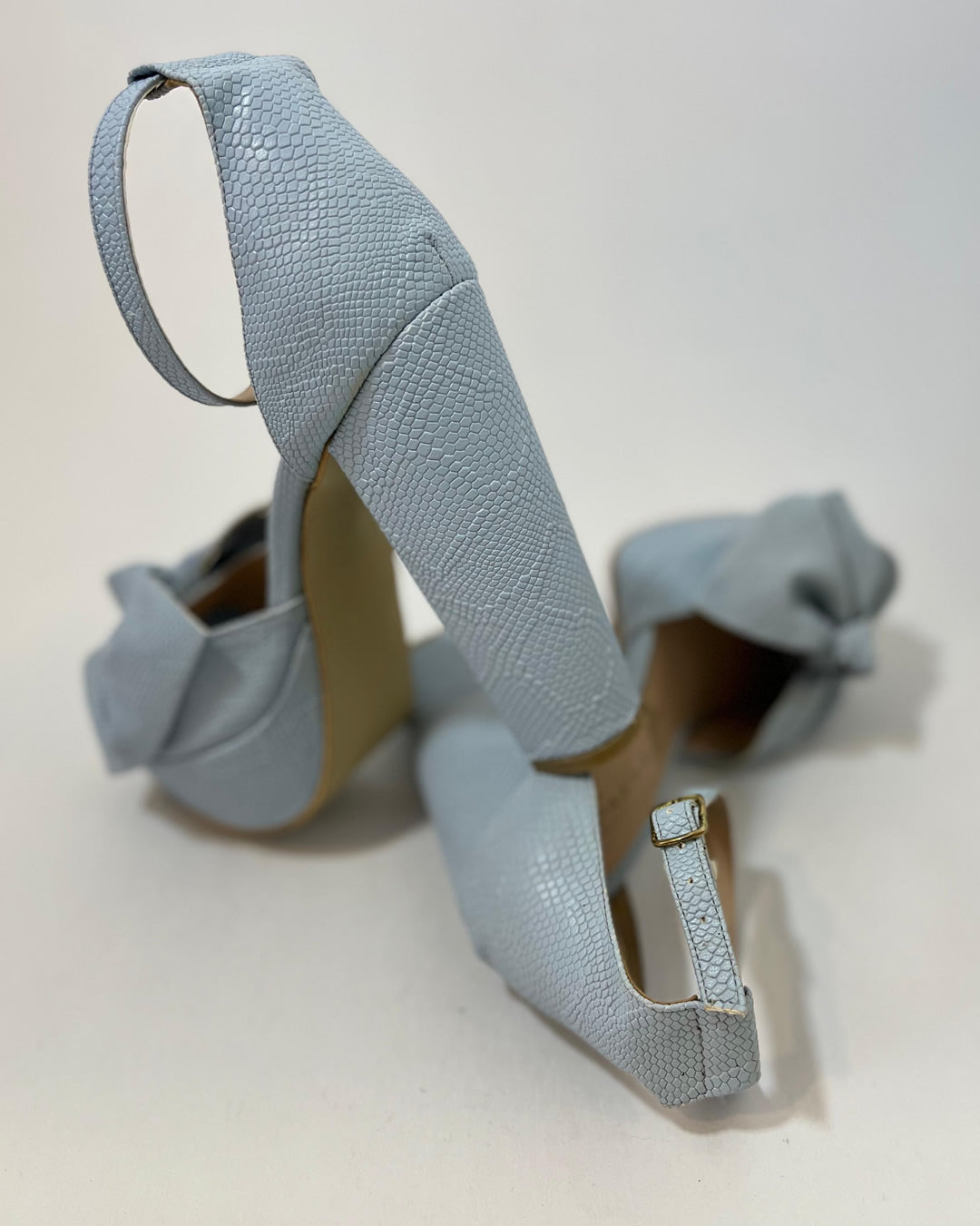 ZAPATILLAS DE PLATAFORMA AZUL CIELO CON MOÑO