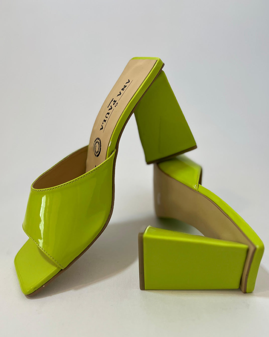ZAPATILLAS VERDED DE TACÓN TRIANGULAR