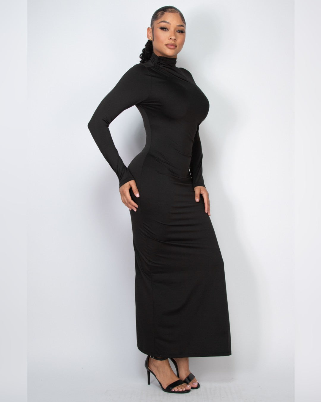 BD05689 VESTIDO NEGRO LARGO CON MANGA LARGA