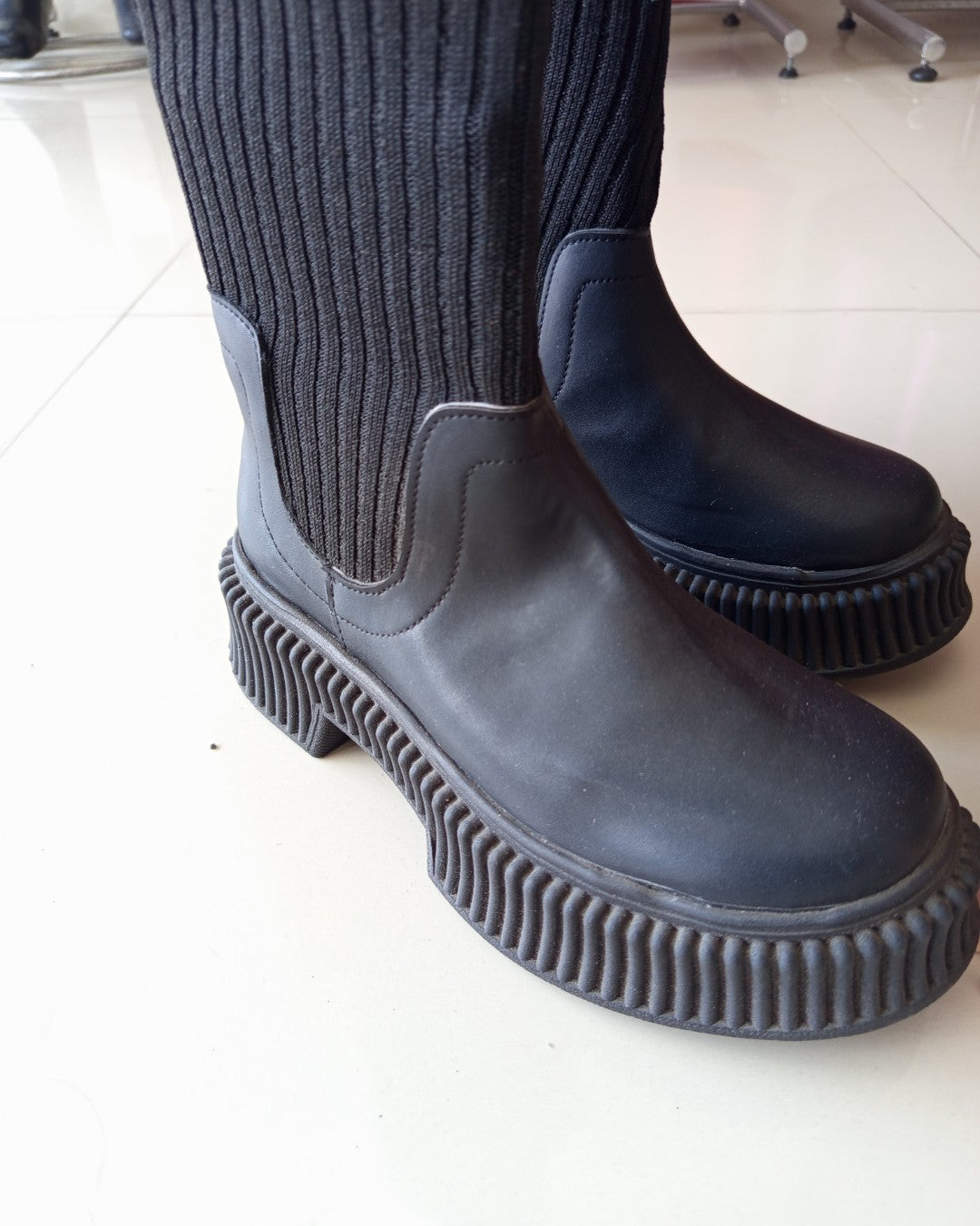 BO-2230 BOTAS NEGRAS LARGAS CON CARDIGAN