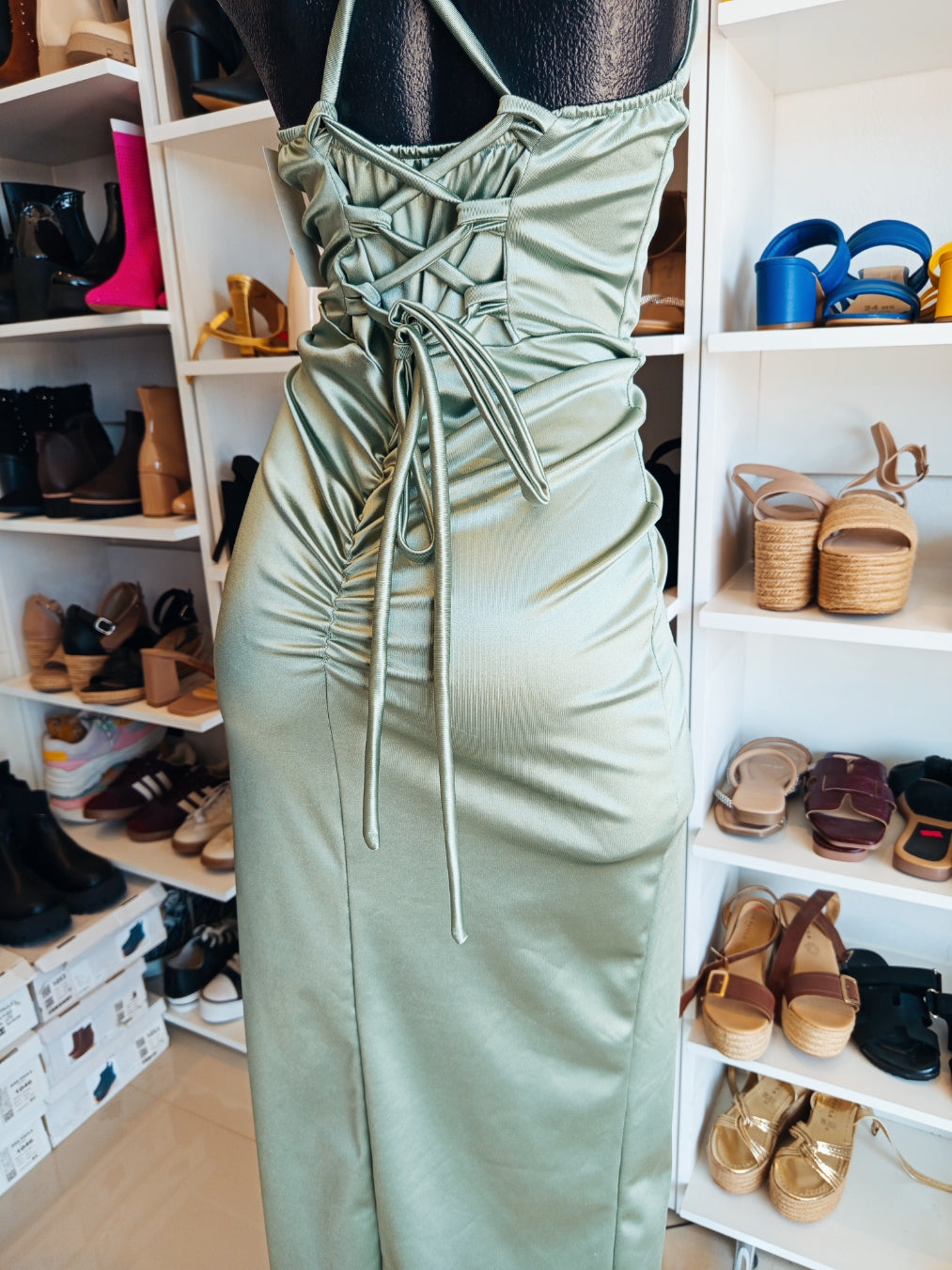 VESTIDO LARGO VERDE OLIVO CON ABERTURA EN LA PIERNA
