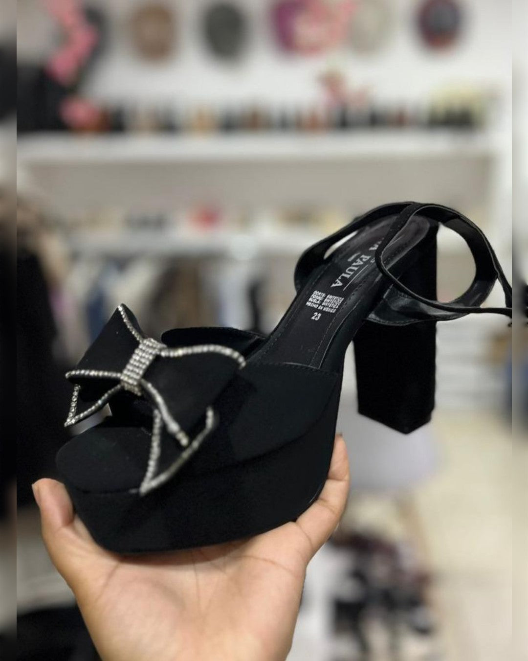 ZAPATILLAS DE PLATAFORMA NEGRAS CON MOÑO