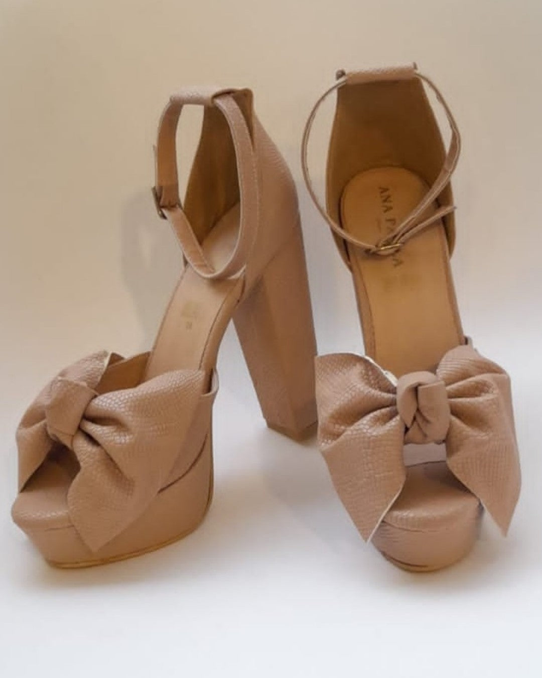 ZAPATILLAS DE PLATAFORMA NUDE CON MOÑO