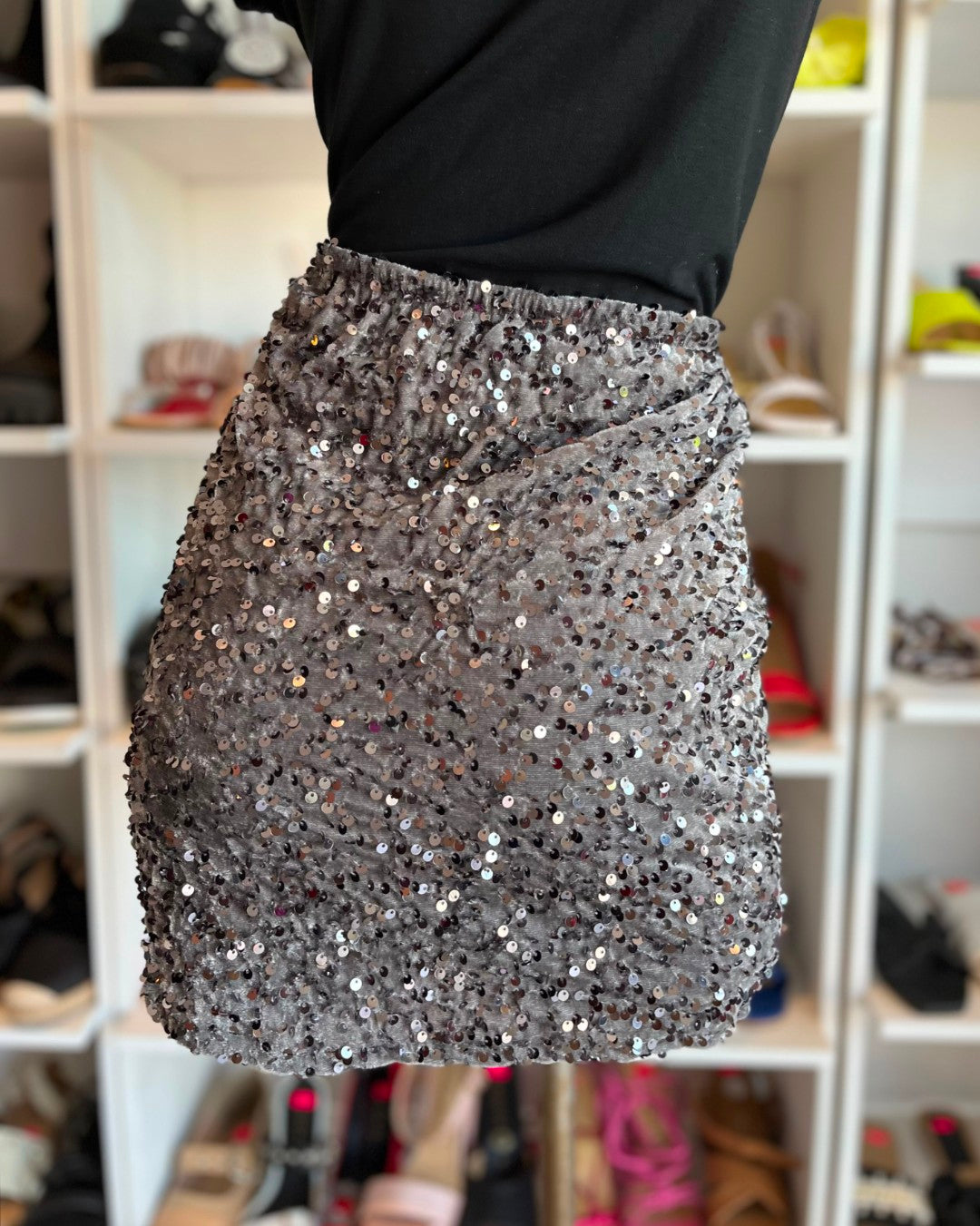 S0126 FALDA DE LENTEJUELAS PLATA CON FONDO DE TERCIOPELO STRETCH