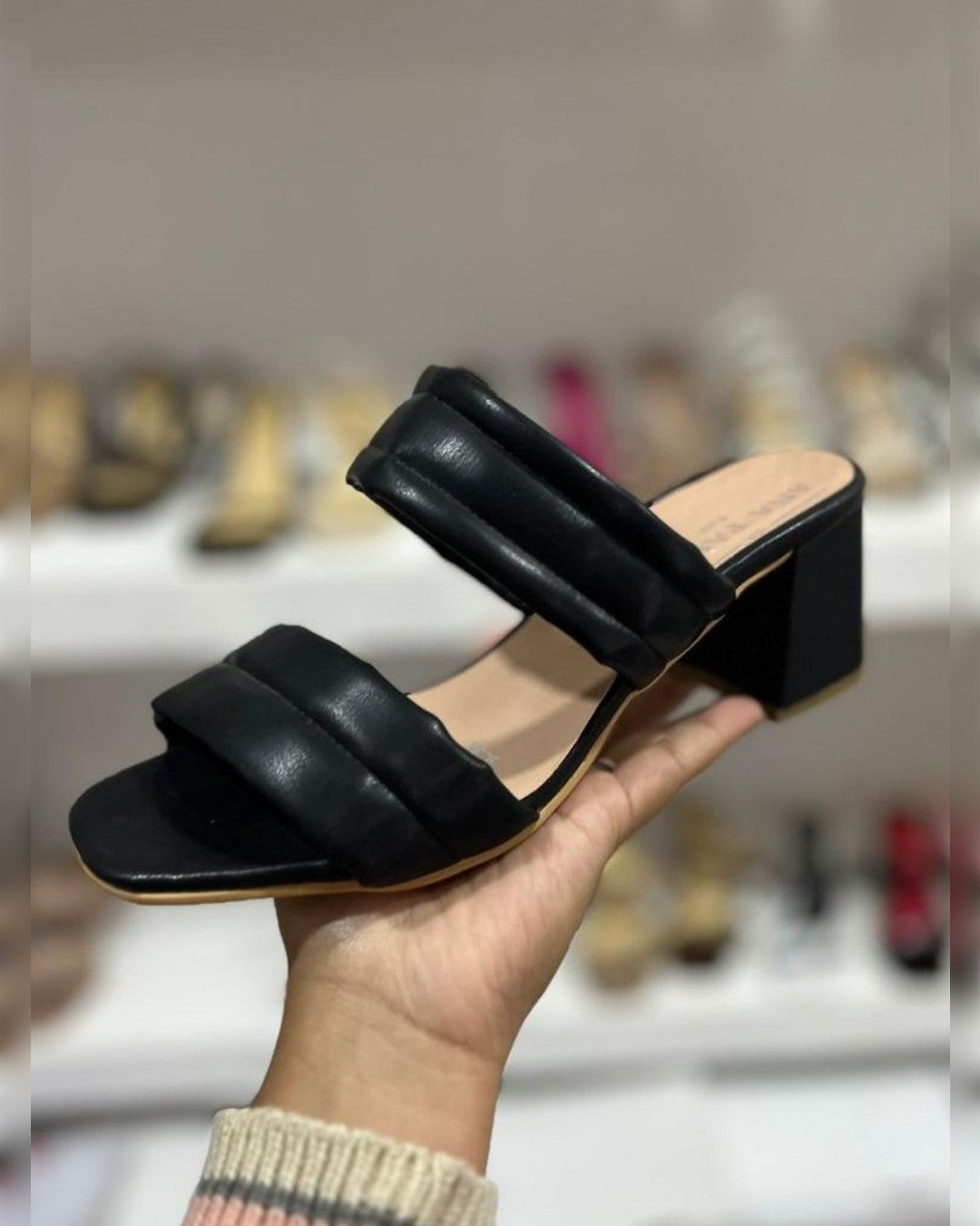 ZAP-2027 ZAPATILLAS DE DOS CHINELAS NEGRAS