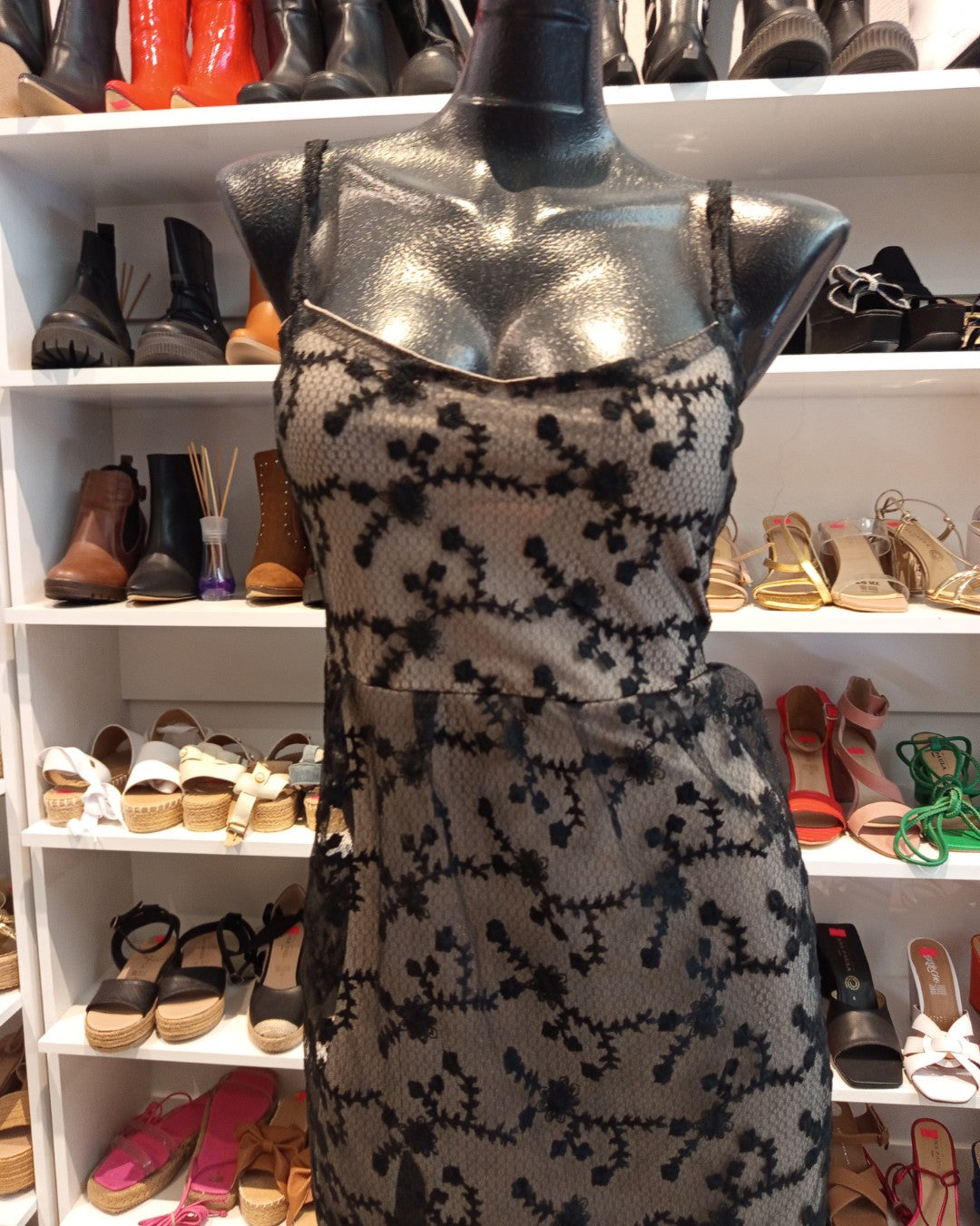 S0291 VESTIDO LARGO DE TULL NEGRO CON FONDO BEIGE, CON TIRANTES