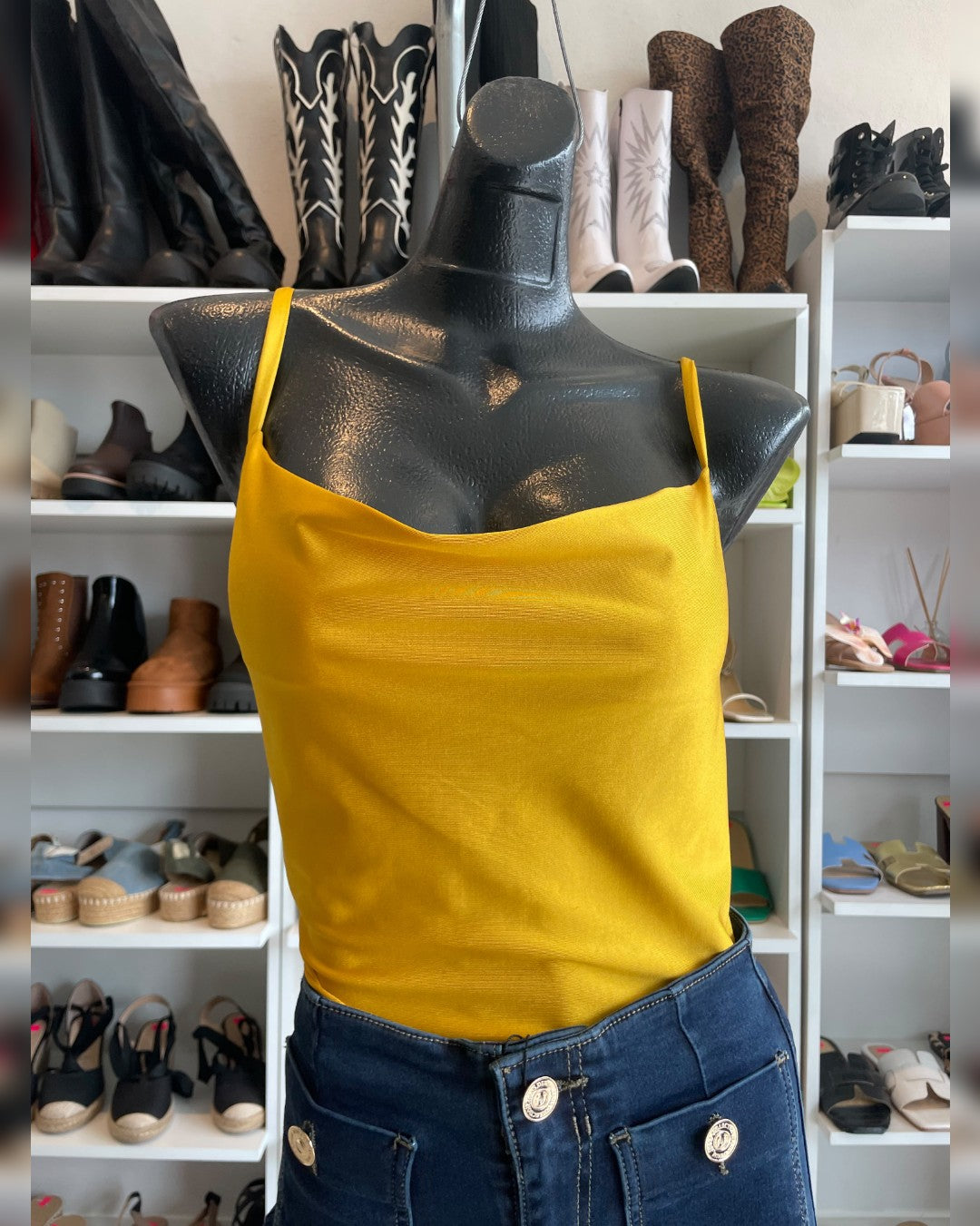 S0307 BLUSA DE LUCRA COLOR AMARILLO, CON TIRANTES