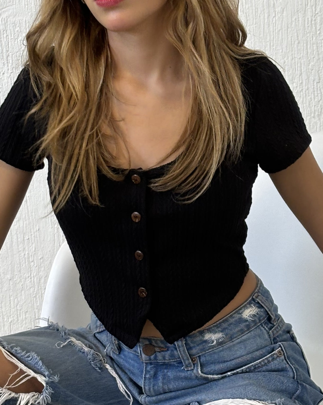 BLUSA CROP TOP NEGRA CON BOTONES