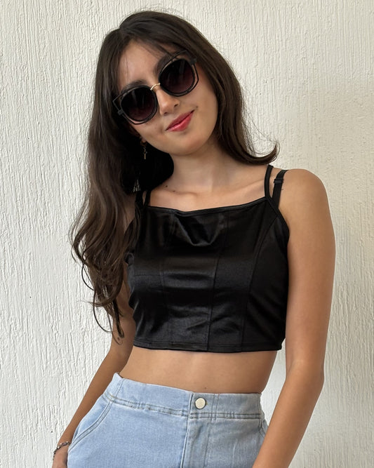 BLUSA CROP TOP NEGRA CRUZADA DE LA ESPALDA