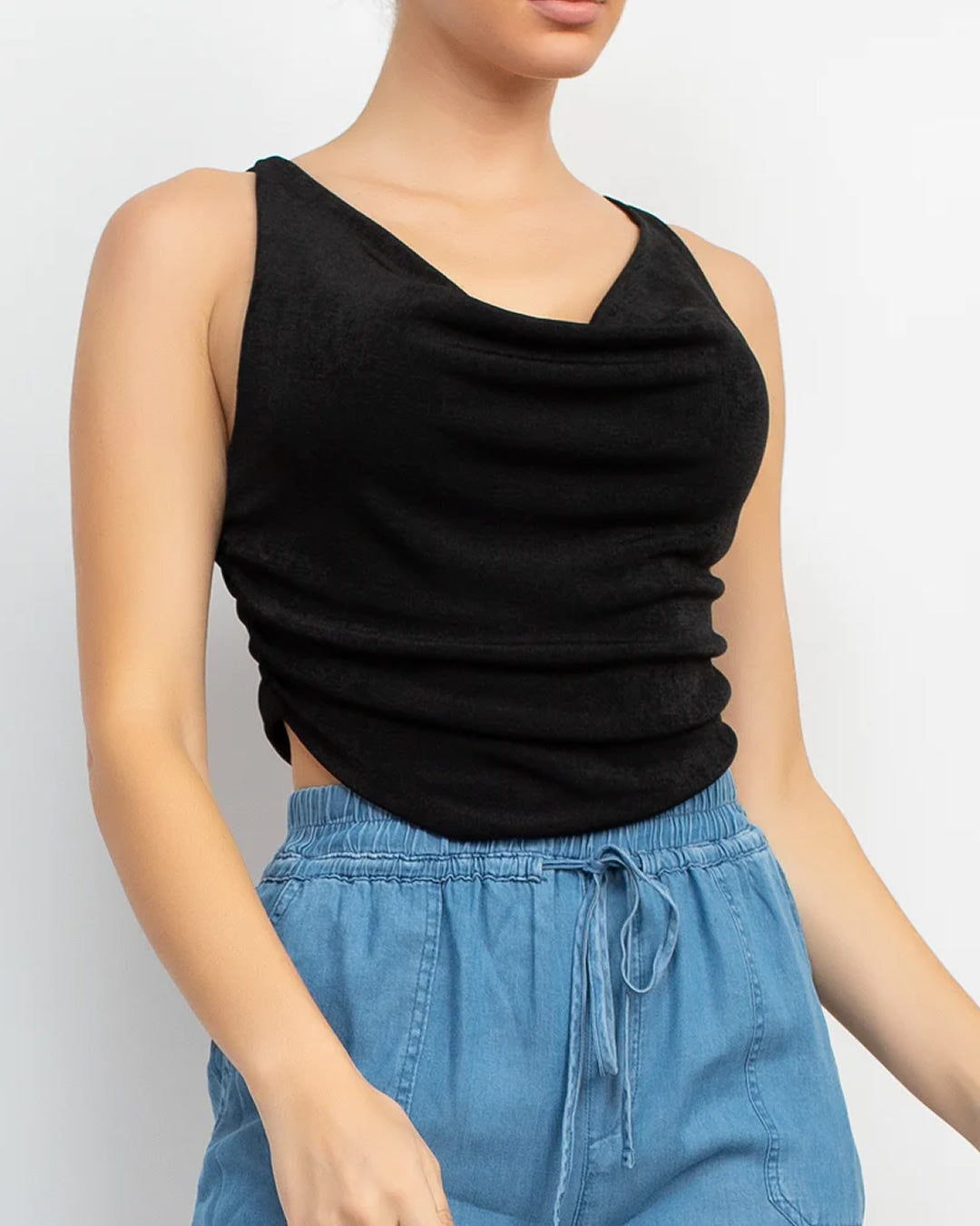 BLUSA CROP TOP ESCOTE DRAPEADO NEGRA