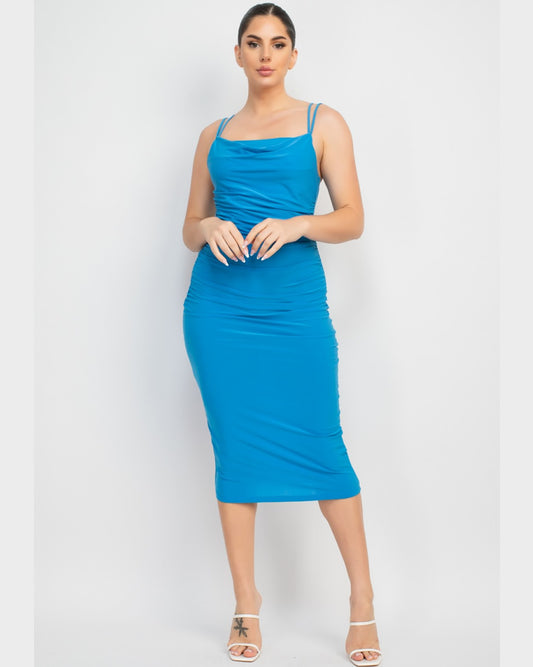 VESTIDO AZUL MIDI CON ESCOTE DRAPEADO