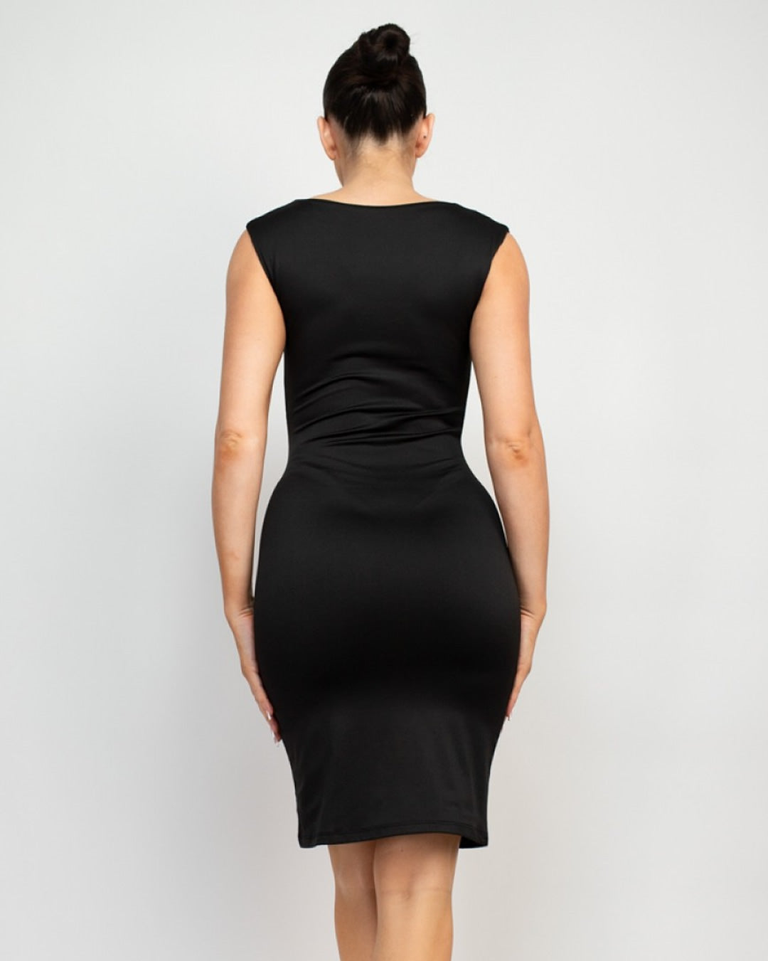 VESTIDO NEGRO CORTO CON ABIERTA HMD14206