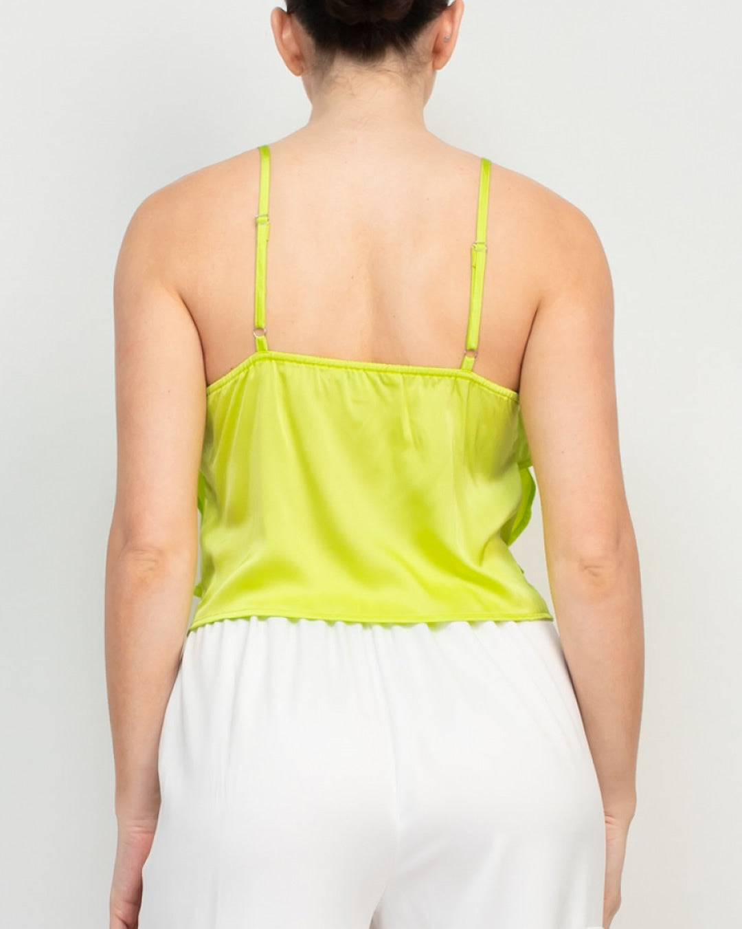 BLUSA DE TIRANTES VERDE SATINADA CON ESCAROLAS