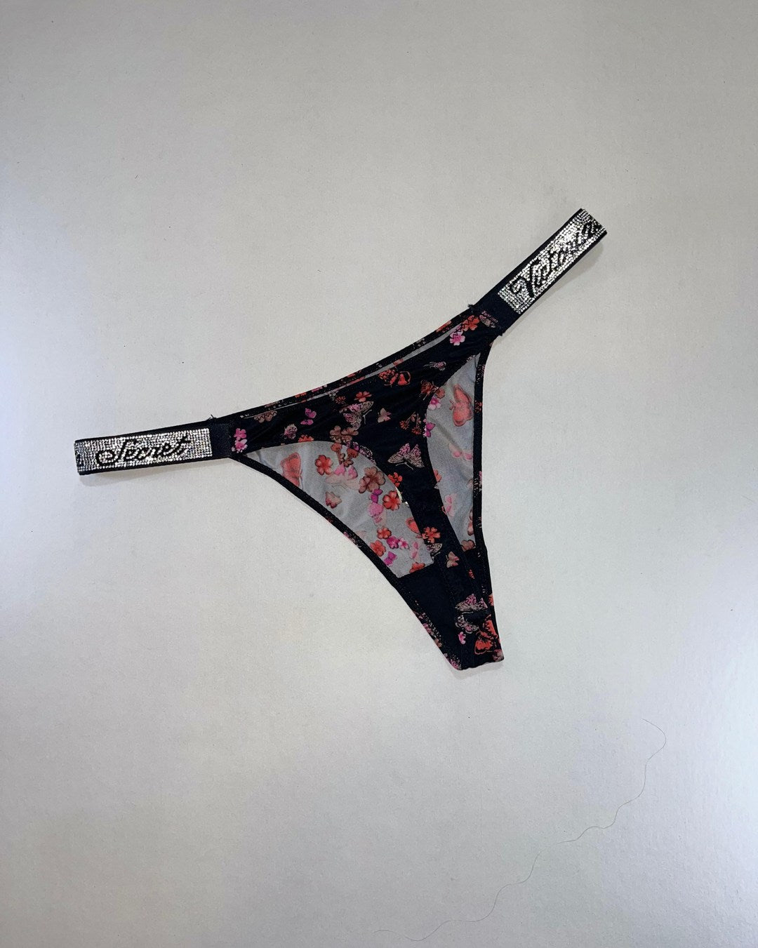 TANGA DE FLORES CON BRILLOS TIPO VICTORIA´S SECRET