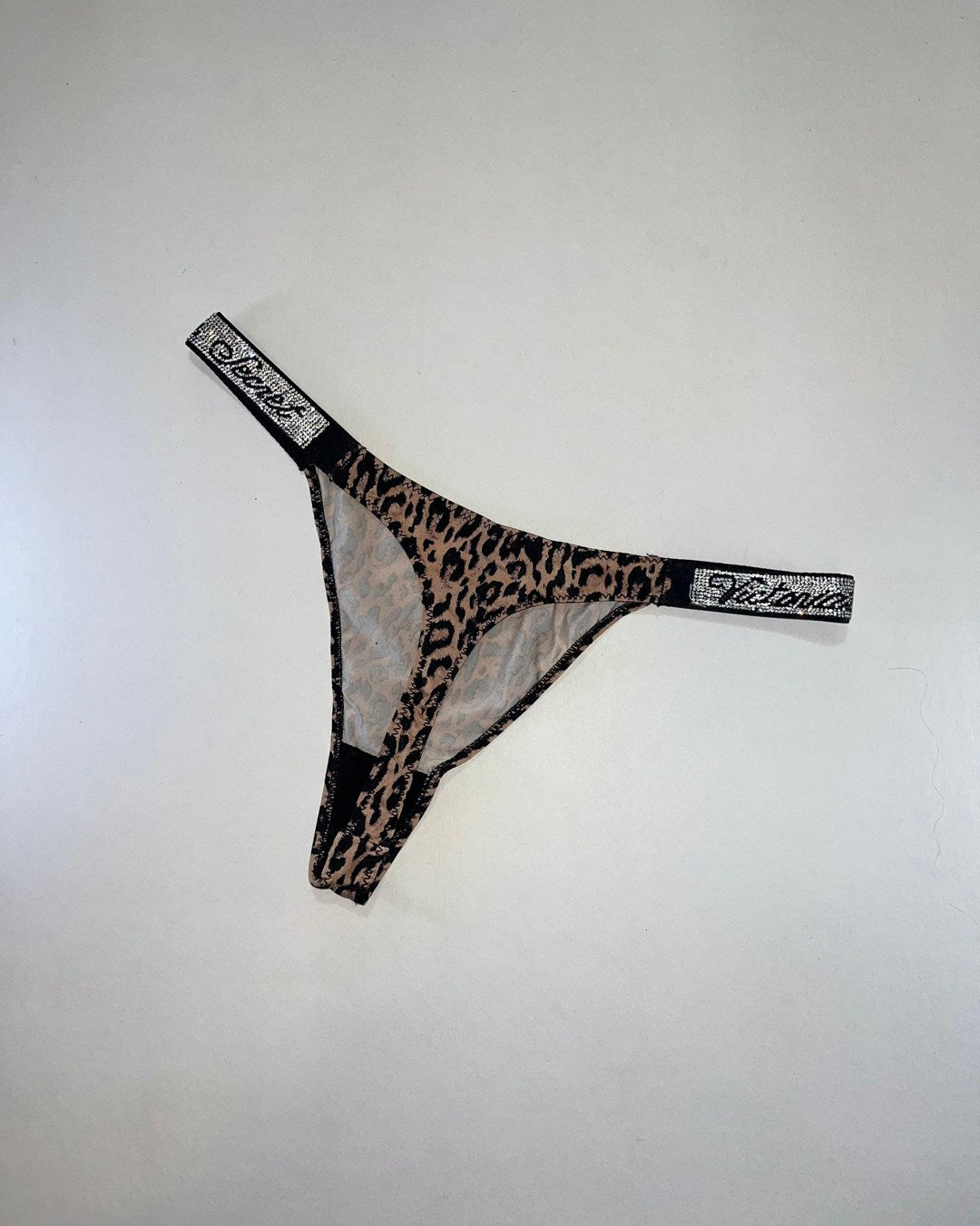 TANGA ANIMAL PRINT CON BRILLOS TIPO VICTORIA´S SECRET