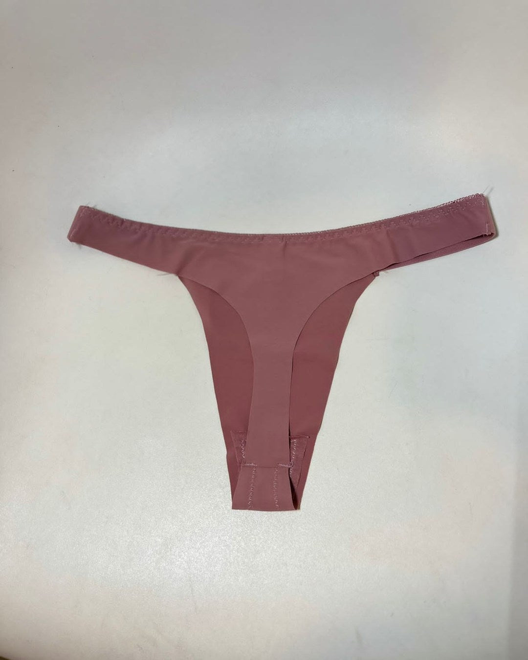 TANGA DE LICRA SIN COSTURA  CON BRILLOS LOVE