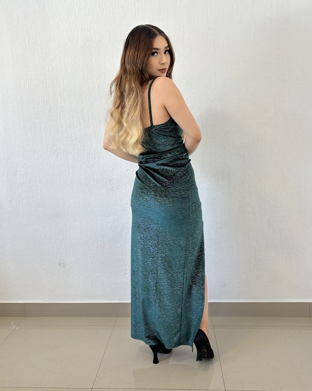 VESTIDO LARGO CON GLITTER PLATEADO