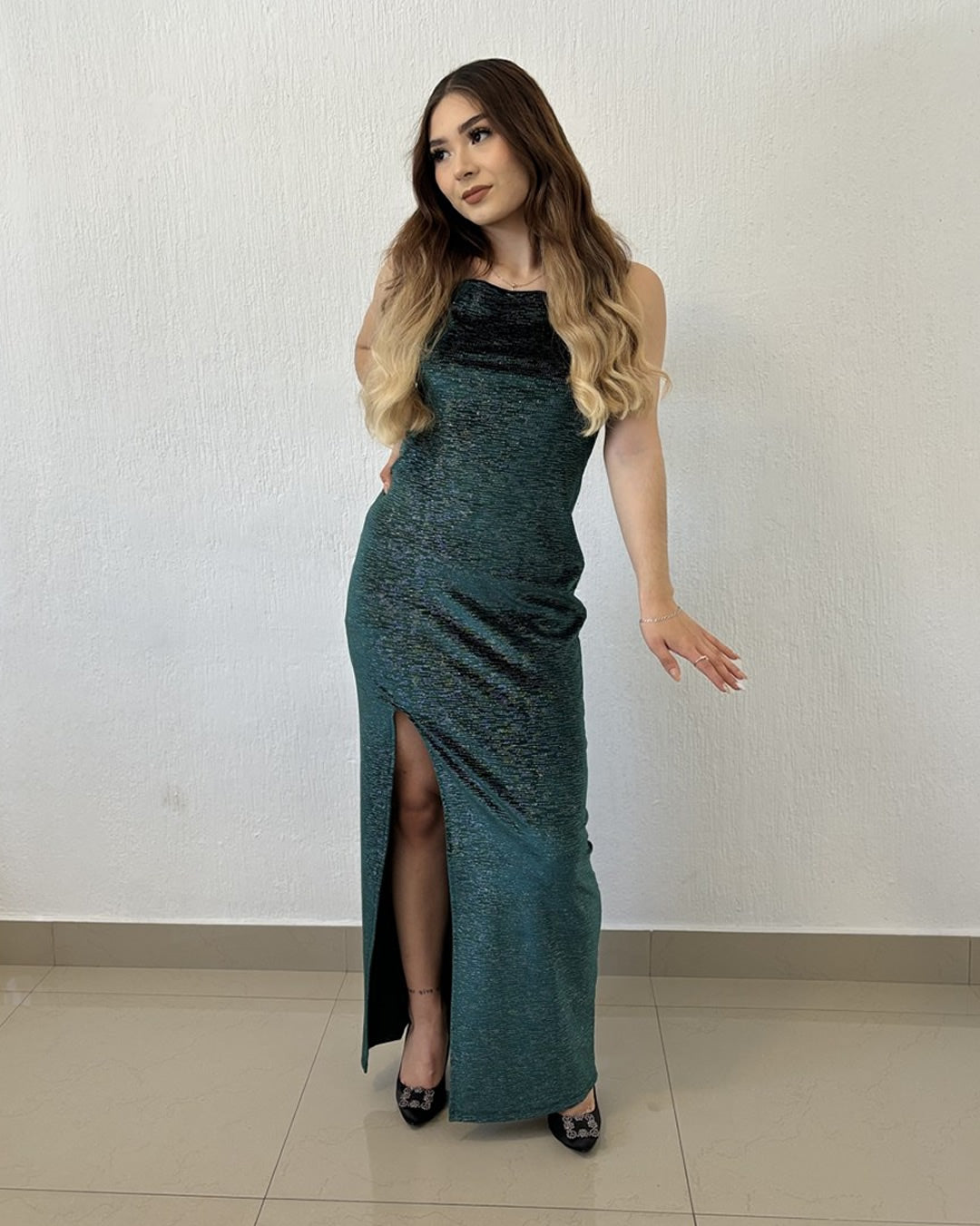 VESTIDO LARGO CON GLITTER PLATEADO