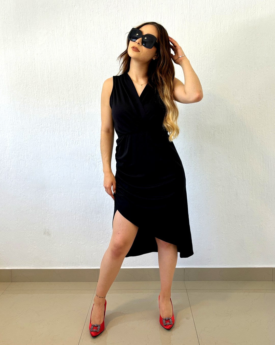 VESTIDO NEGRO CRUZADO CON FALDA ASIMETRICA