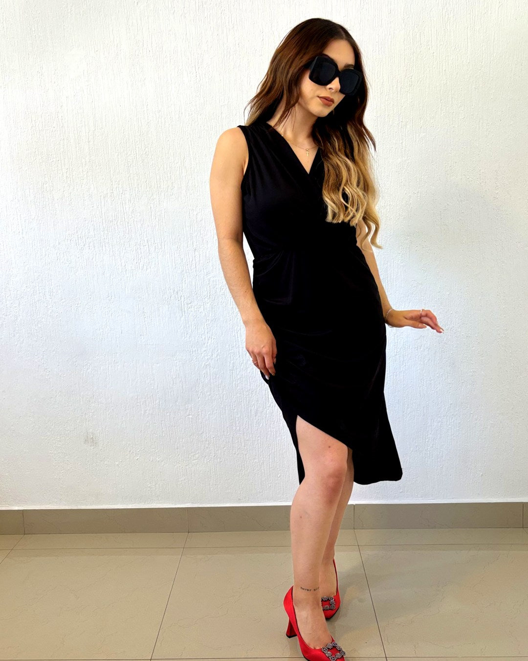 VESTIDO NEGRO CRUZADO CON FALDA ASIMETRICA