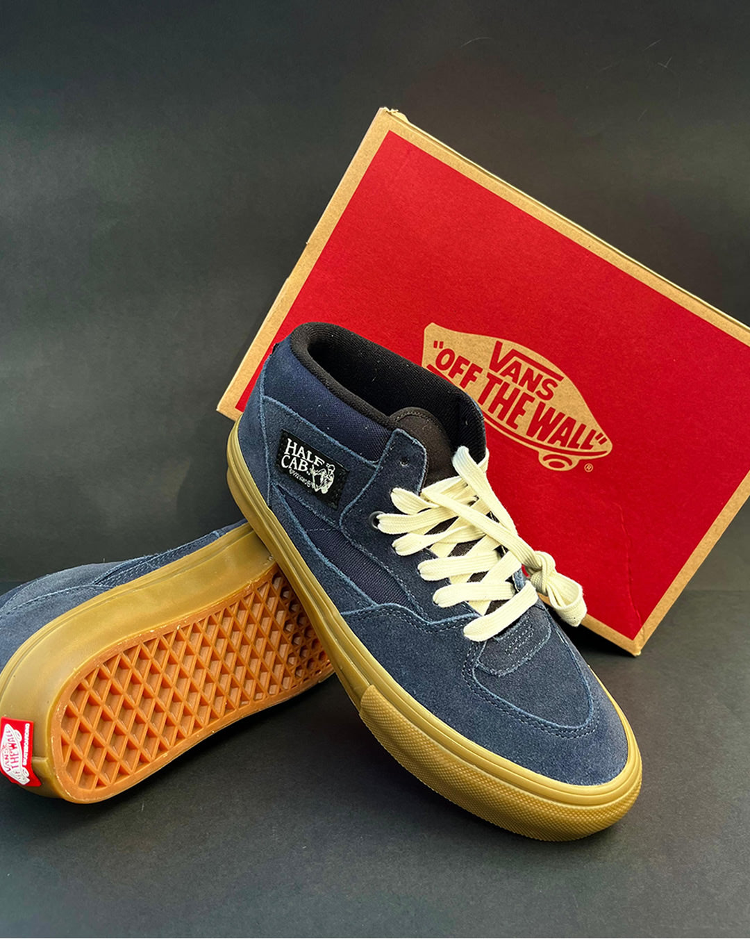 TENIS VANS HALF CAB COLOR GRIS