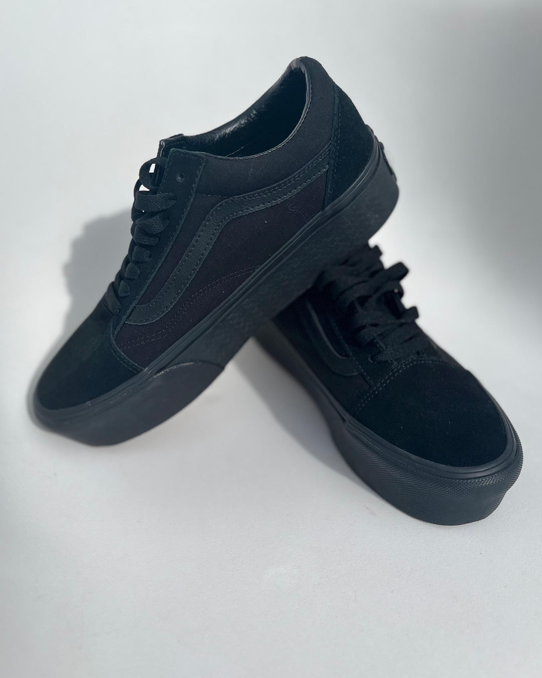 TENIS VANS NEGROS OLD SKOOL PLATAFORMA