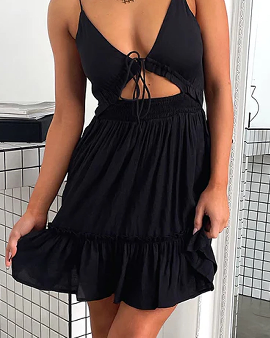 VESTIDO NEGRO CON ABERTURA