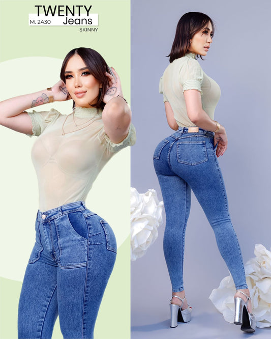 PANTALÓN DE MEZCLILLA STRETCH DE TIRO ALTO CON UN SOLO BOTÓN Y BOLSAS TWENTY 2430
