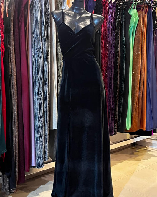 VESTIDO LARGO NEGRO DE TERCIOPELO CON STRETCH CON ESCOTE CRUZADO, DE TIRANTES, FALDA LÍNEA A Y ABERTURA