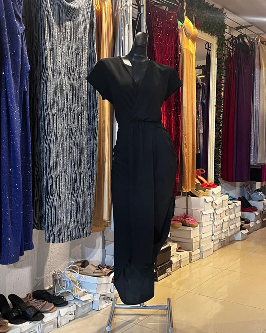 VESTIDO NEGRO MANGA CORTA CON FALDA ENTALLADA