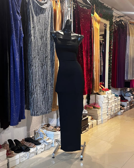 VESTIDO NEGRO LARGO CON ABERTURA LATERAL DE LICRA ACANALADA