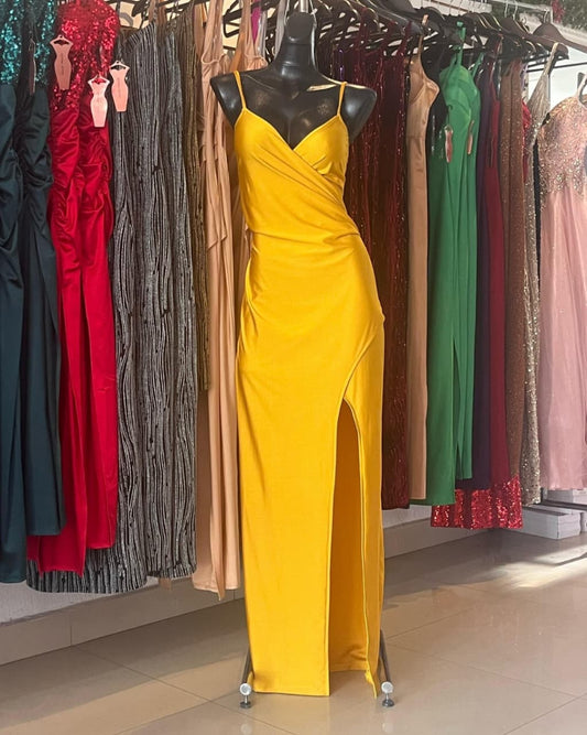 VESTIDO AMARILLO SATINADO CRUZADO CON ABIERTA EN LA PIERNA