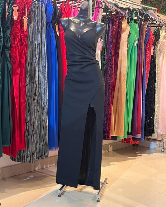 VESTIDO NEGRO LARGO CRUZADO DE TIRANTES CON ABERTURA EN LA PIERNA