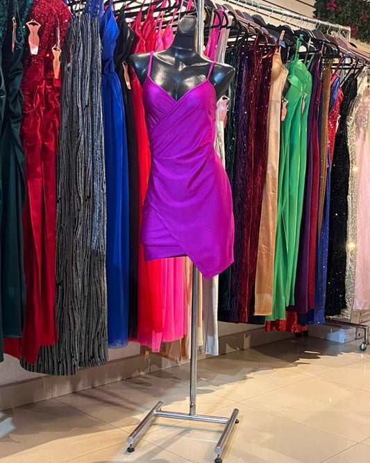 VESTIDO MAGENTA CORTO DE TIRANTES, CRUZADO ASIMETRICO