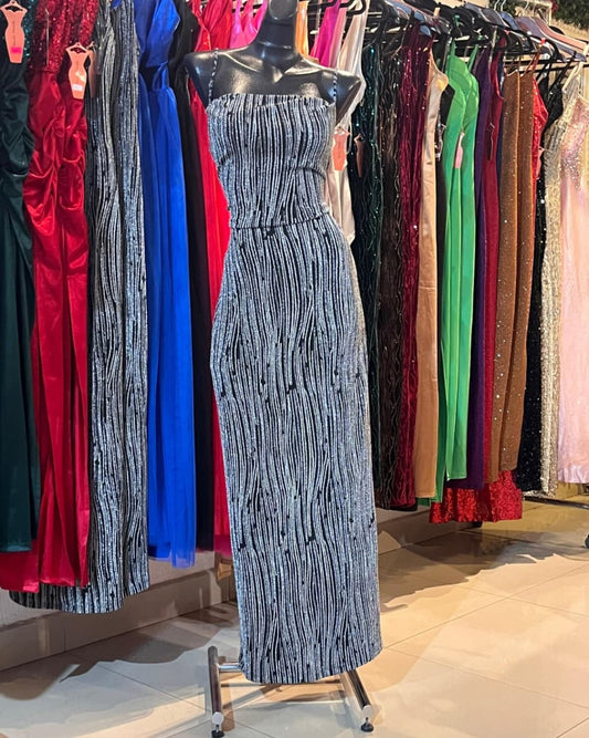 VESTIDO LARGO NEGRO CON PLATA DE TIRANTES CON ABERTURA LATERAL