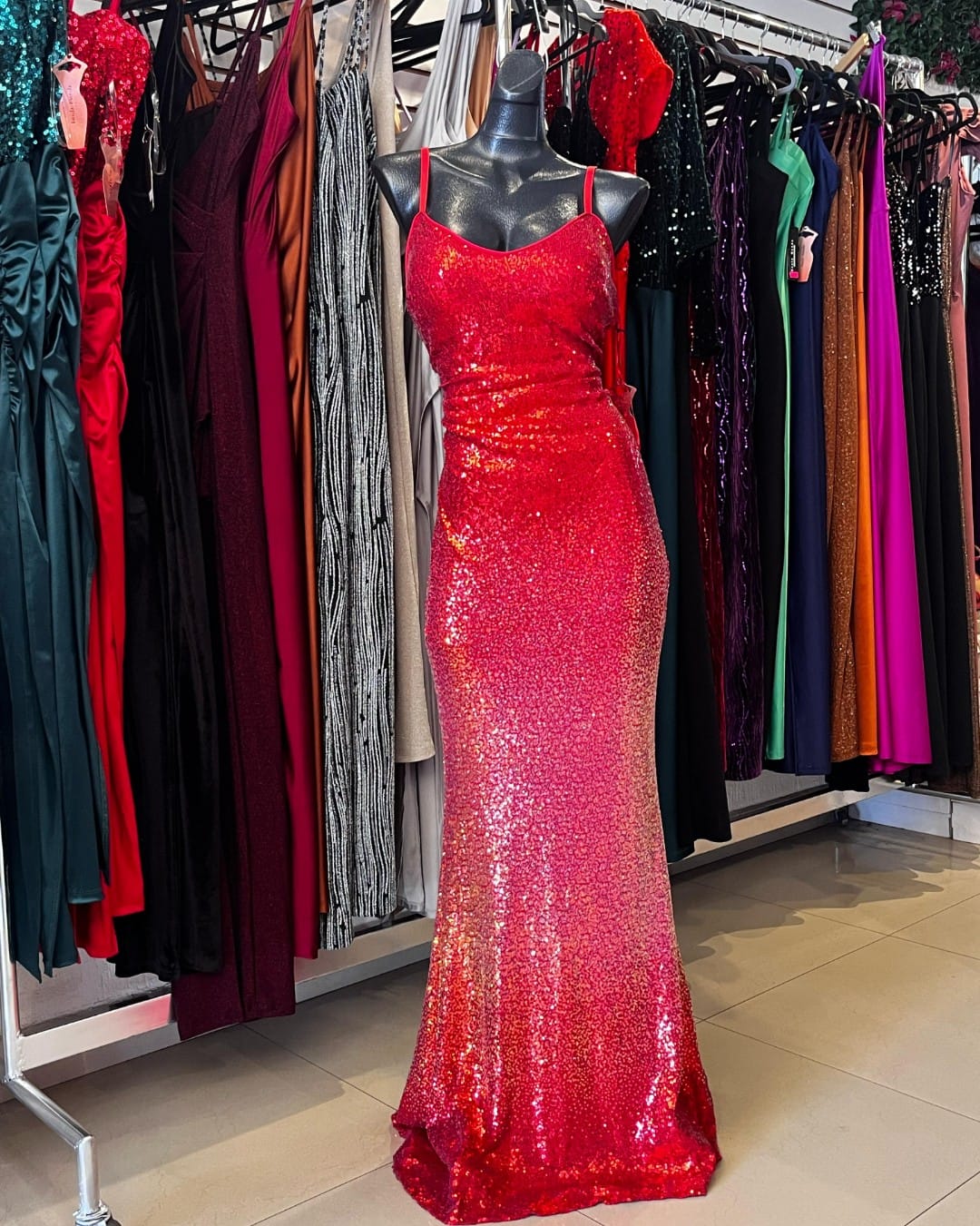 VESTIDO LARGO ROJO LENTEJUELAS HMD13586A