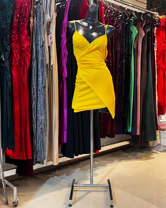 VESTIDO AMARILLO CORTO DE TIRANTES, CRUZADO ASIMÉTRICO
