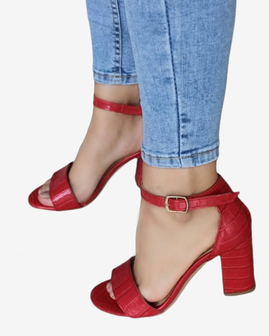 ZAPATILLAS ROJAS CON PULCERA