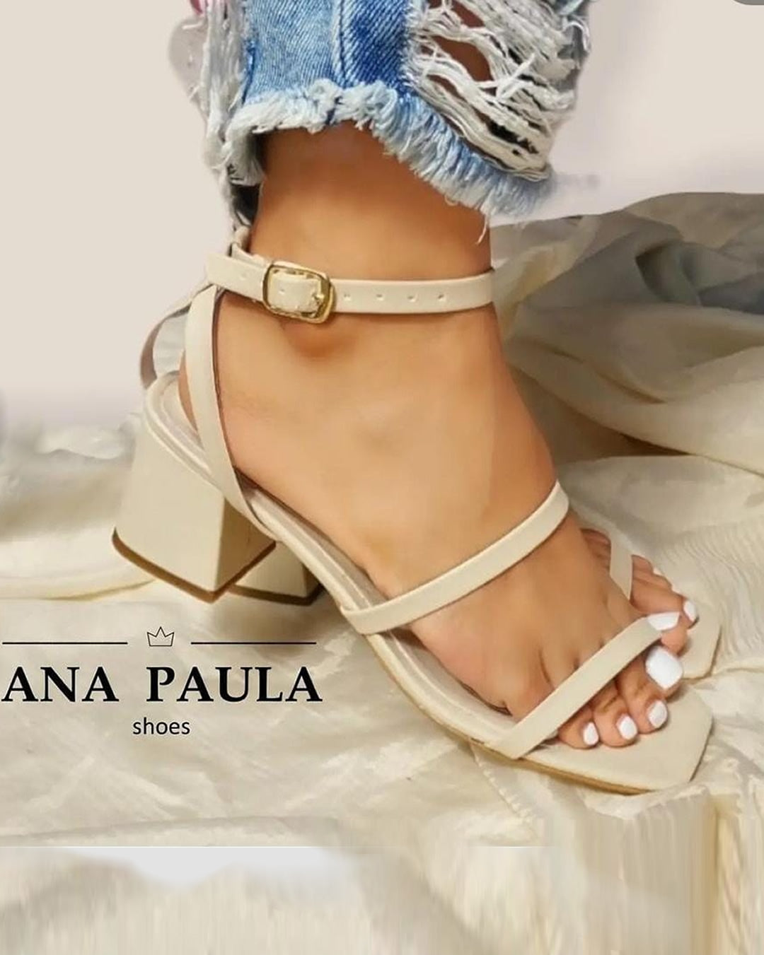 ZAPATOS BEIGE DE TIRAS CON PULCERA