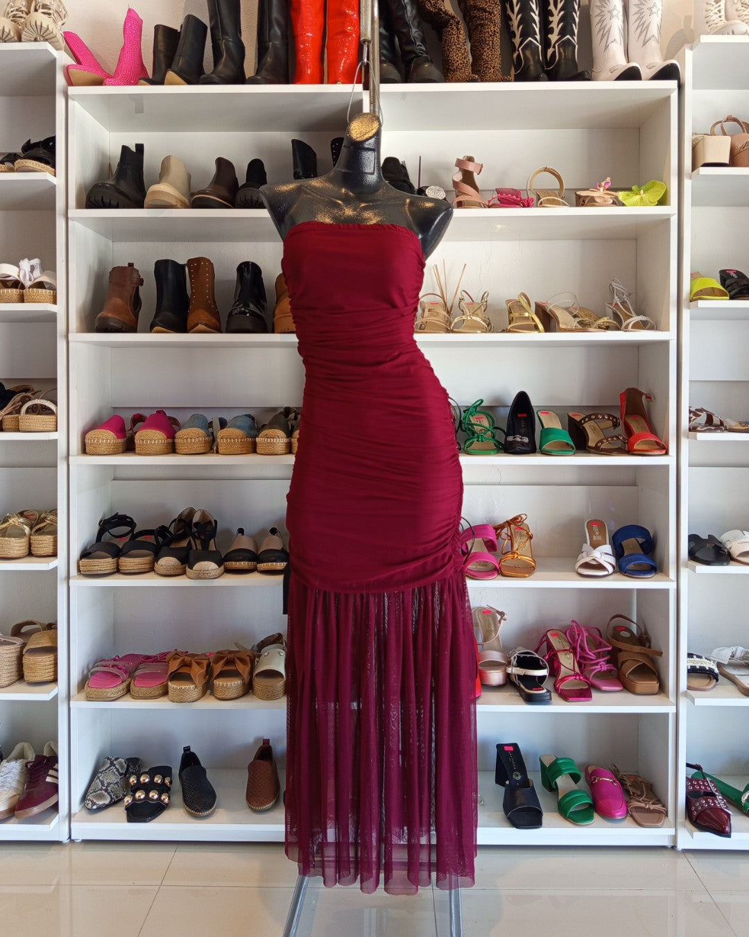 S0205 VESTIDO TINTO LARGO, STRAPLESS DE LICRA MESH, DRAPEADO